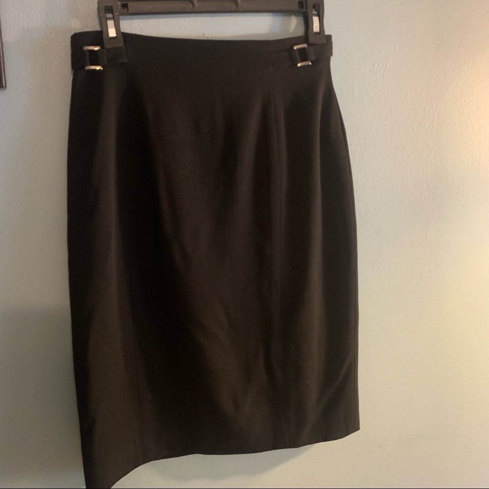 JONES NEW YORK Black wool pencil skirt. Silver accents, fully lined   Size 6.